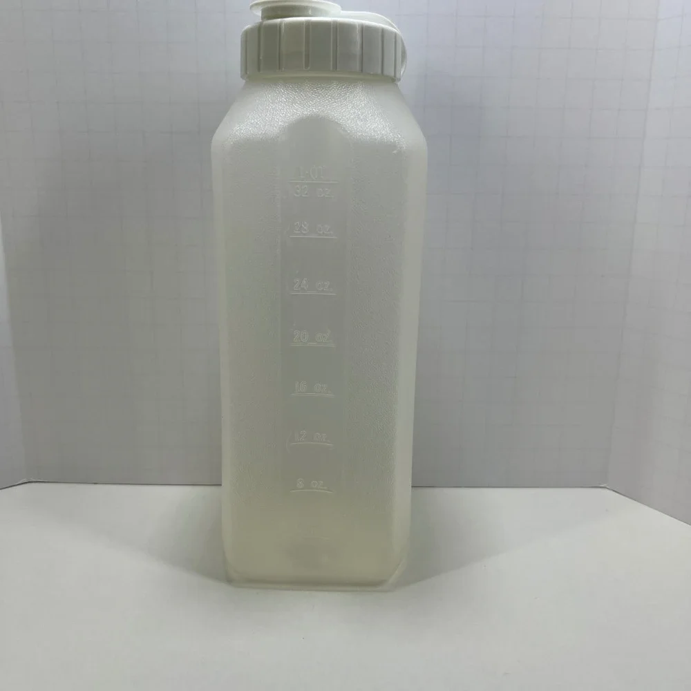 Vintage Rubbermaid 1 Qt Pitcher Bottle Flip Spout Lid Measuring 32oz